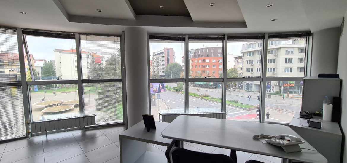 deloven prostor na odlicna lokacija