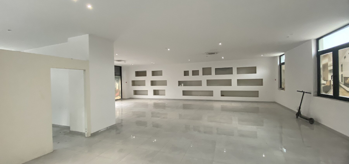 Деловен простор во Карпош