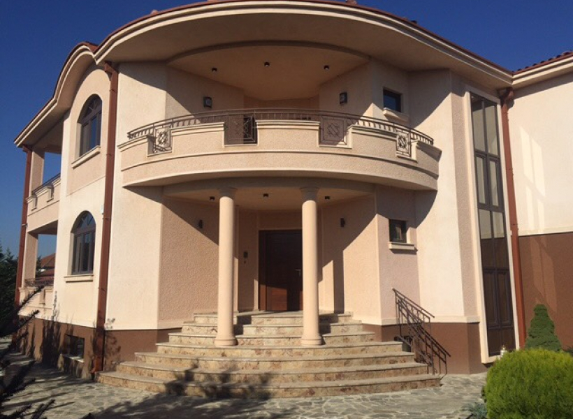 Куќа со базен во Бардовци