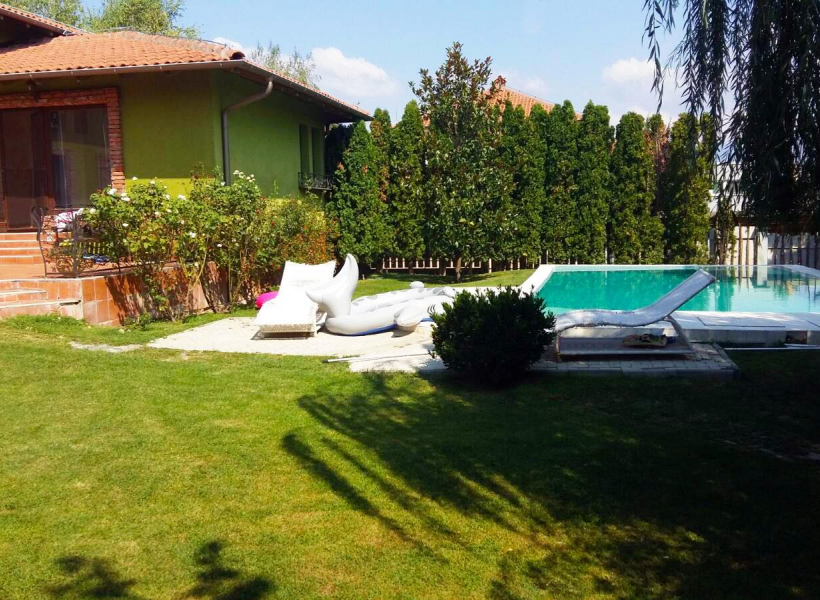 куќа во бардовци