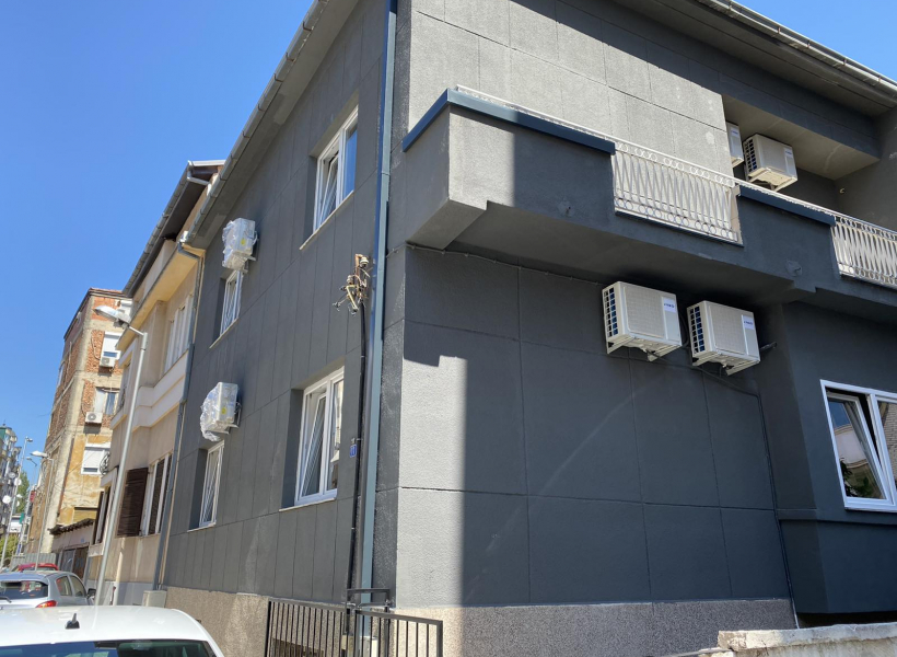 деловен објект во дебар маало