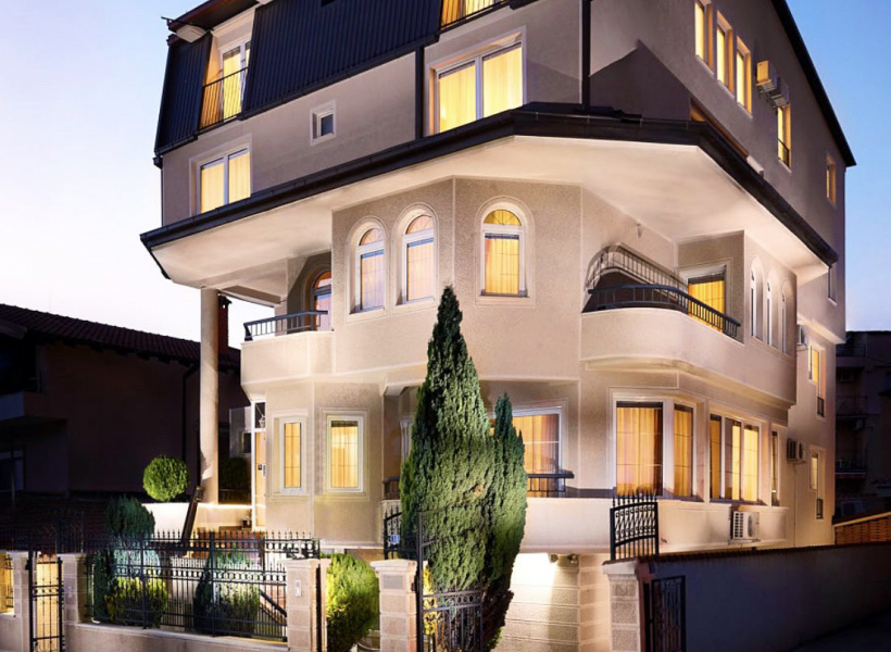 deloven objekt na vodno