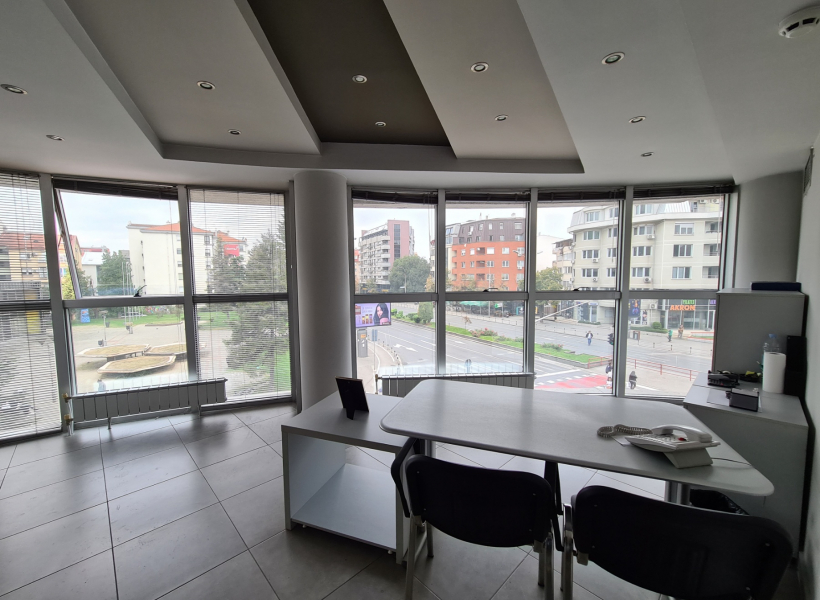 deloven prostor na odlicna lokacija