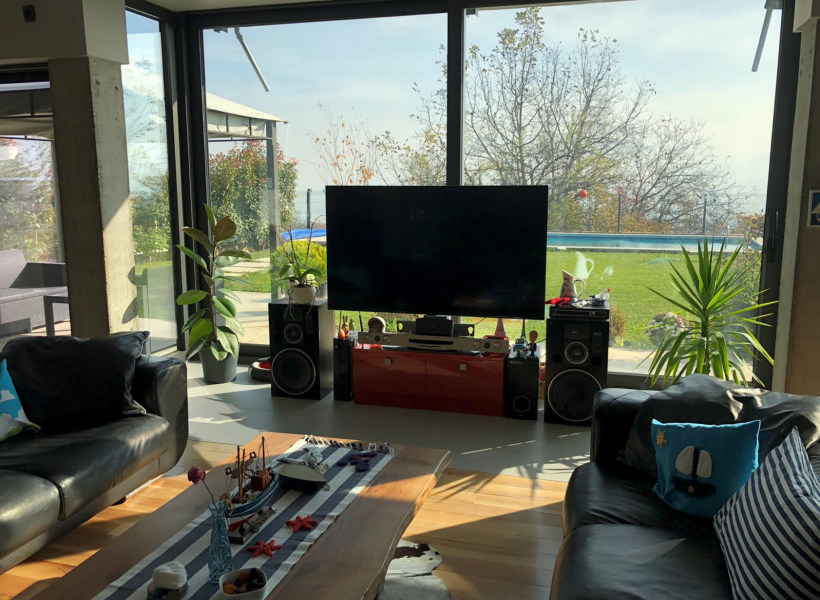 куќа на мирна локација