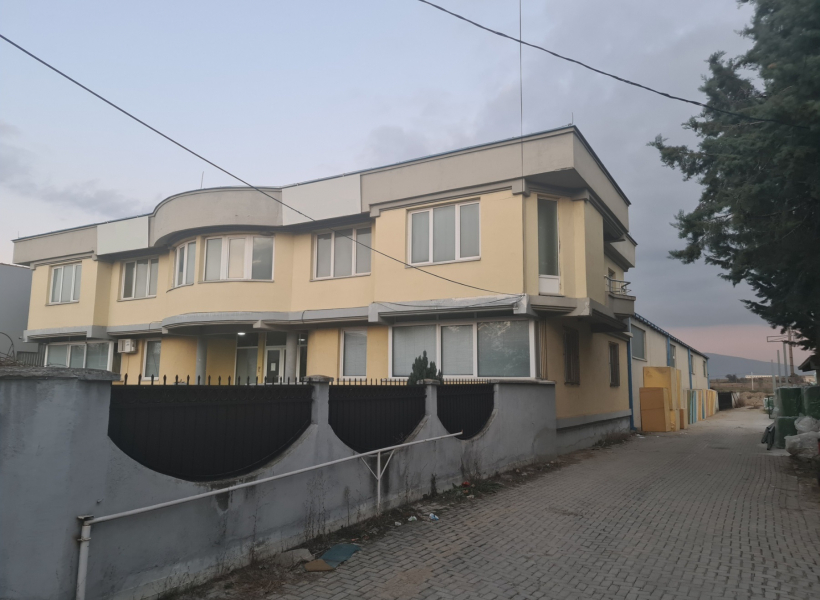 деловен објект во визбегово