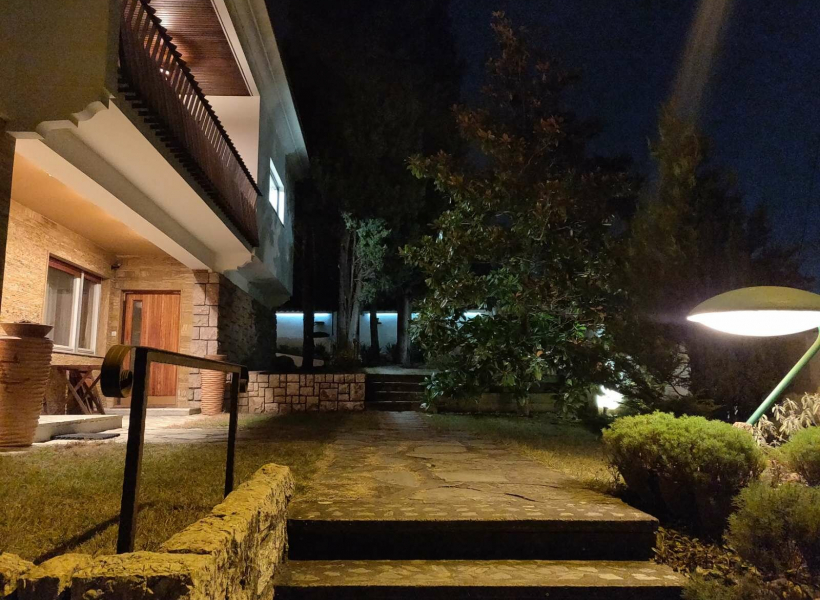 Куќа со двор во Црниче