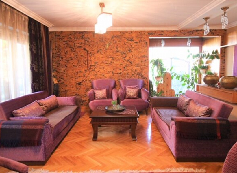 Куќа со двор во Црниче