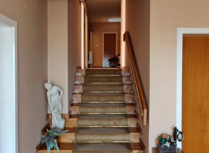 Куќа со двор во Црниче