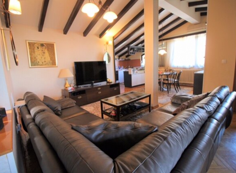 Куќа со двор во Црниче