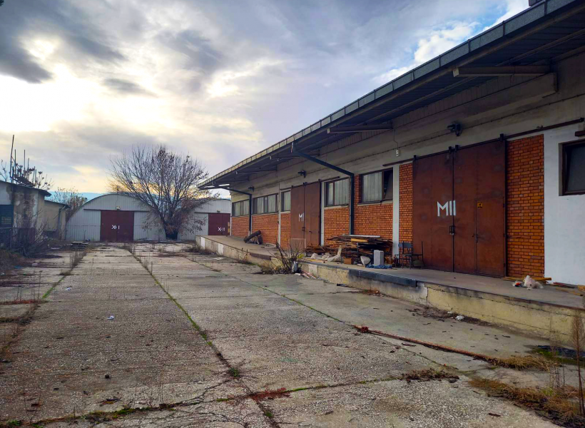 Магациснки и деловен простор во Кисела Вода