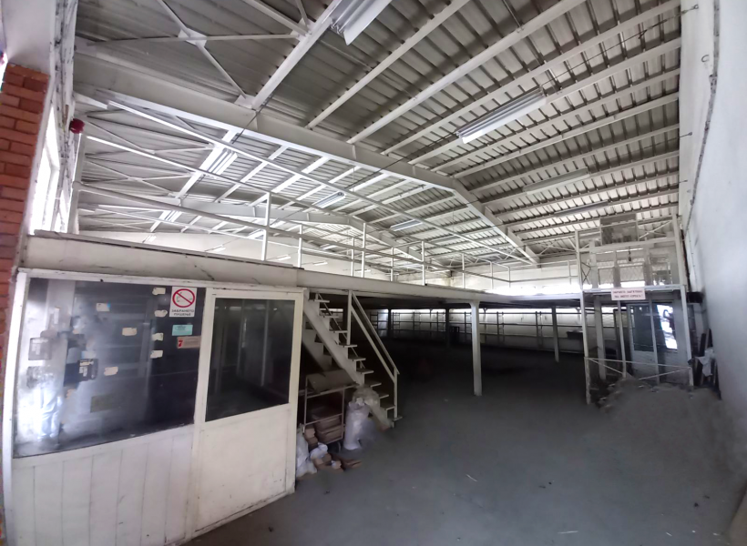 За продажба е магацински простор