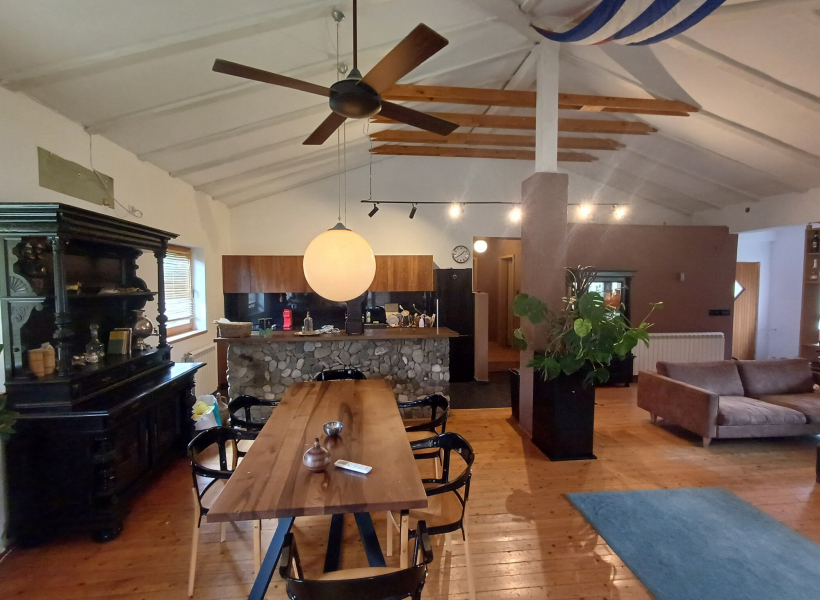 Пространа куќа 