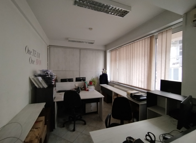 Office space for rent in Center
