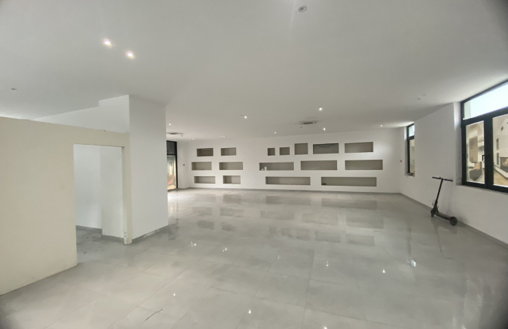 Деловен простор во Карпош